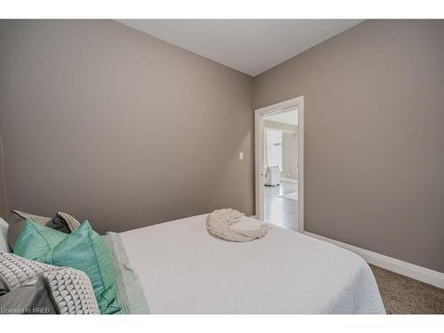 913 River Ridge Court Court, Kitchener, ON - Indoor Photo Showing Bedroom