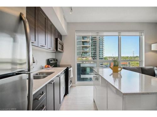 908-2212 Lake Shore Boulevard W, Toronto, ON - Indoor Photo Showing Kitchen With Double Sink With Upgraded Kitchen