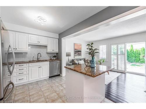 189 Fall Fair Way, Binbrook, ON - Indoor Photo Showing Kitchen With Upgraded Kitchen