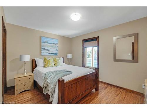 145 Beck Street, Wasaga Beach, ON - Indoor Photo Showing Bedroom