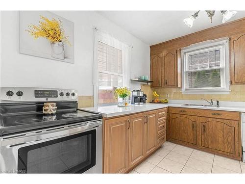 138 Westchester Crescent, St. Catharines, ON - Indoor Photo Showing Kitchen With Double Sink