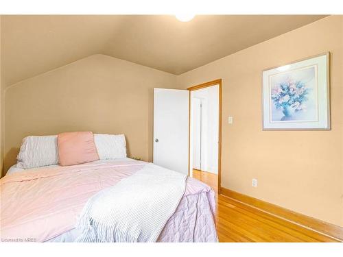 138 Westchester Crescent, St. Catharines, ON - Indoor Photo Showing Bedroom