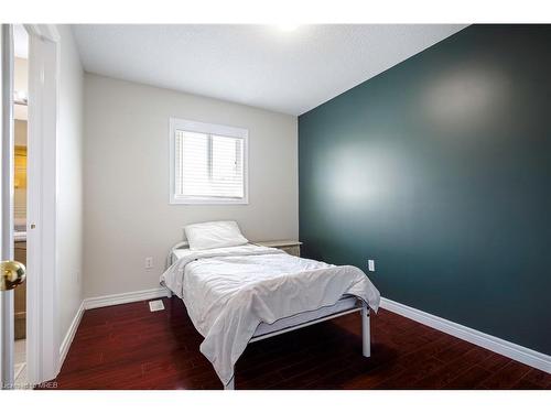 32 Nomad Crescent, Brampton, ON - Indoor Photo Showing Bedroom