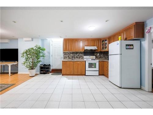 32 Nomad Crescent, Brampton, ON - Indoor Photo Showing Kitchen