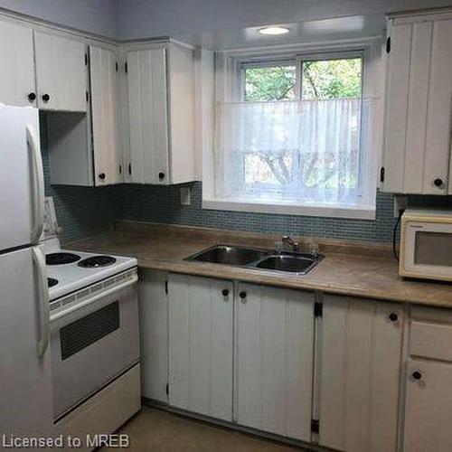 26-25 Linfield Drive, St. Catharines, ON - Indoor Photo Showing Kitchen With Double Sink