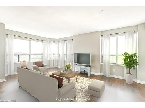 1824-25 Kingsbridge Garde Circle, Mississauga, ON - Indoor Photo Showing Living Room