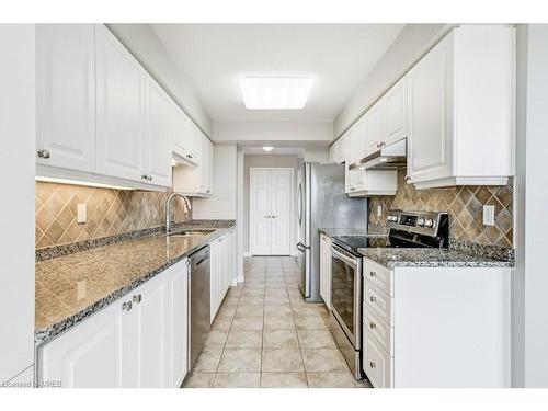 1824-25 Kingsbridge Garde Circle, Mississauga, ON - Indoor Photo Showing Kitchen With Upgraded Kitchen