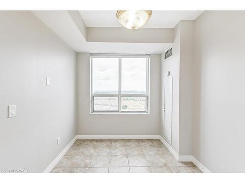 1824-25 Kingsbridge Garde Circle, Mississauga, ON - Indoor Photo Showing Other Room