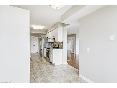 1824-25 Kingsbridge Garde Circle, Mississauga, ON - Indoor Photo Showing Kitchen