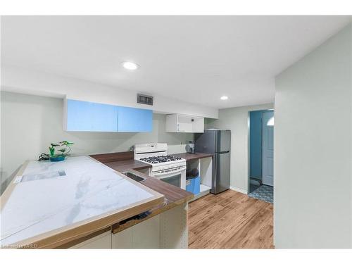 125 Nairne Street, Caledonia, ON - Indoor Photo Showing Kitchen