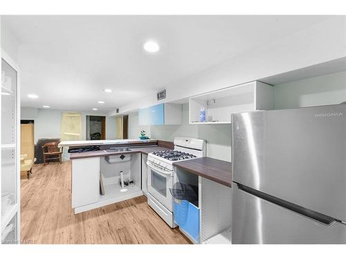 125 Nairne Street, Caledonia, ON - Indoor Photo Showing Kitchen