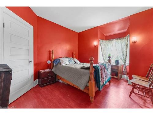 125 Nairne Street, Caledonia, ON - Indoor Photo Showing Bedroom