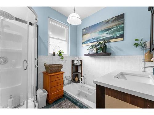 125 Nairne Street, Caledonia, ON - Indoor Photo Showing Bathroom