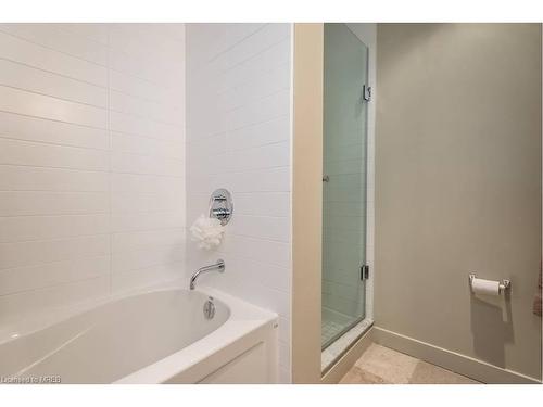 Lph11-21 Nelson Street, Toronto, ON - Indoor Photo Showing Bathroom