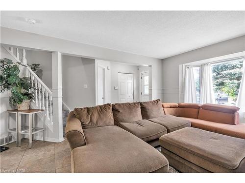 1003 Prosperity Court, London, ON - Indoor Photo Showing Living Room