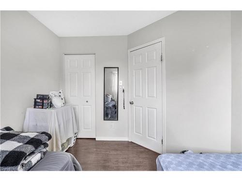 1003 Prosperity Court, London, ON - Indoor Photo Showing Bedroom