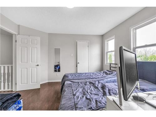 1003 Prosperity Court, London, ON - Indoor Photo Showing Bedroom