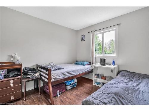 1003 Prosperity Court, London, ON - Indoor Photo Showing Bedroom