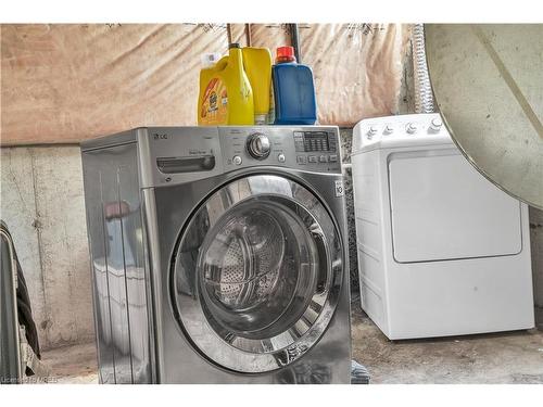 1003 Prosperity Court, London, ON - Indoor Photo Showing Laundry Room