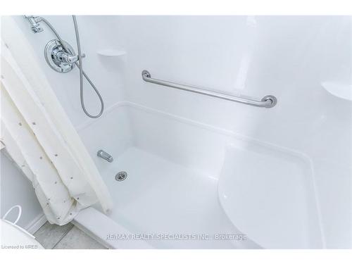 209-4640 Kimbermount Avenue, Mississauga, ON -  Photo Showing Bathroom