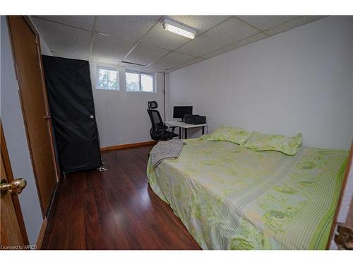 54 Evelyn Street, Brantford, ON - Indoor Photo Showing Bedroom