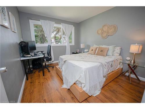 54 Evelyn Street, Brantford, ON - Indoor Photo Showing Bedroom