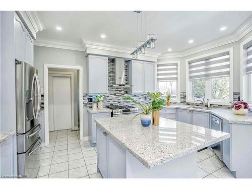 2085 Ashmore Drive, Oakville, ON - Indoor Photo Showing Kitchen With Upgraded Kitchen