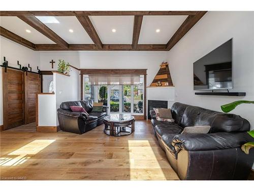 1084 Pearson Drive, Oakville, ON - Indoor Photo Showing Living Room