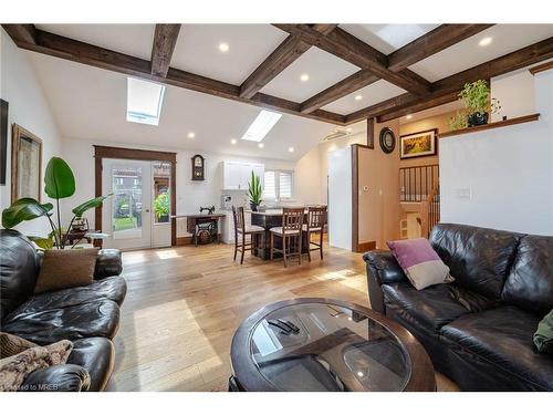 1084 Pearson Drive, Oakville, ON - Indoor Photo Showing Living Room