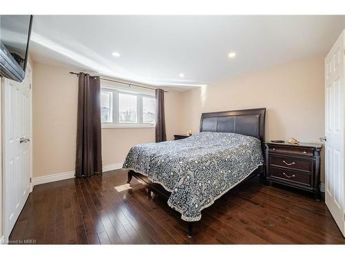 1084 Pearson Drive, Oakville, ON - Indoor Photo Showing Bedroom