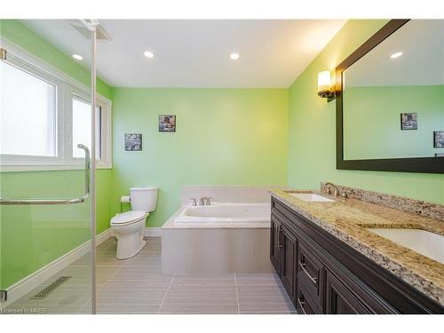 1084 Pearson Drive, Oakville, ON - Indoor Photo Showing Bathroom