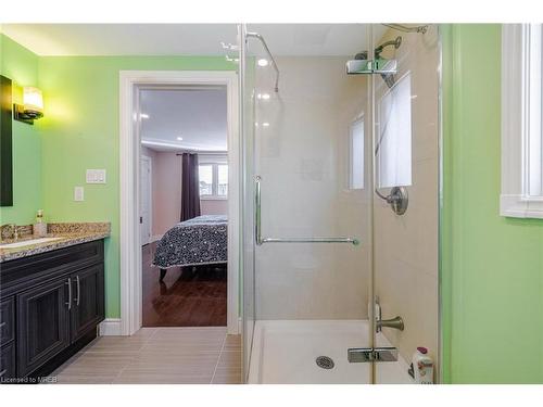 1084 Pearson Drive, Oakville, ON - Indoor Photo Showing Bathroom