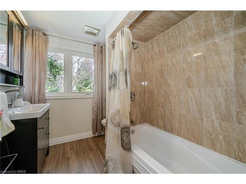 1084 Pearson Drive, Oakville, ON - Indoor Photo Showing Bathroom