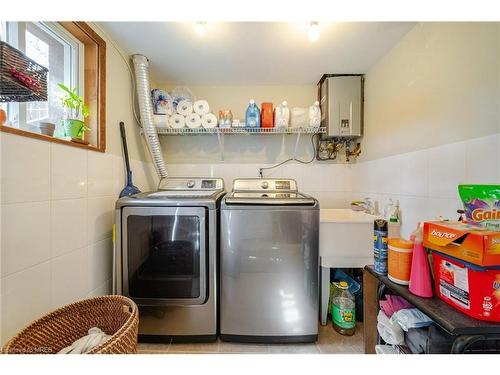 1084 Pearson Drive, Oakville, ON - Indoor Photo Showing Laundry Room