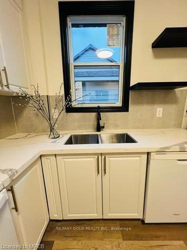 818 James Street, Woodstock, ON - Indoor Photo Showing Laundry Room