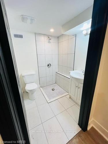 818 James Street, Woodstock, ON - Indoor Photo Showing Bathroom