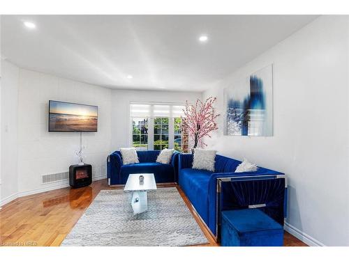 1751 Coronation Drive, London, ON - Indoor Photo Showing Living Room