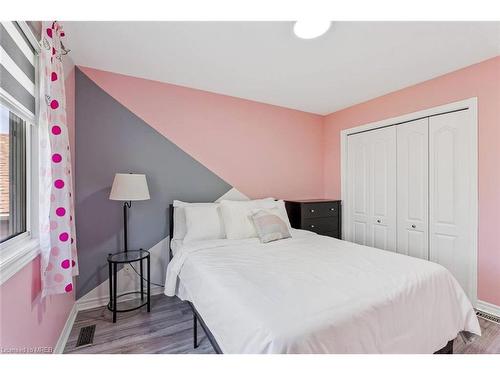 1751 Coronation Drive, London, ON - Indoor Photo Showing Bedroom