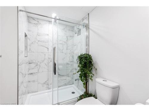 1751 Coronation Drive, London, ON - Indoor Photo Showing Bathroom