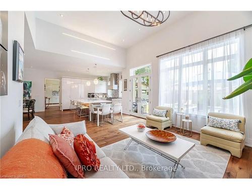 574 Stephens Crescent, Oakville, ON - Indoor Photo Showing Living Room