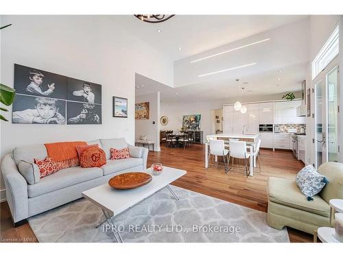 574 Stephens Crescent, Oakville, ON - Indoor Photo Showing Living Room