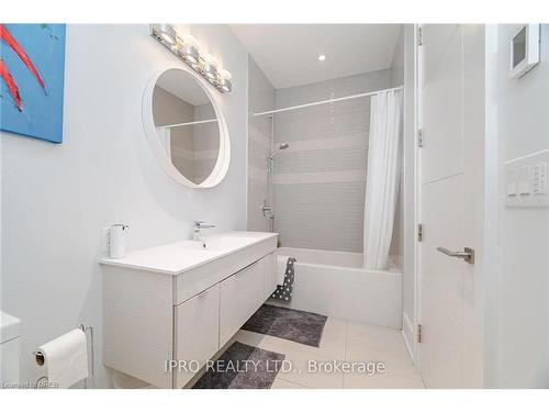 574 Stephens Crescent, Oakville, ON - Indoor Photo Showing Bathroom