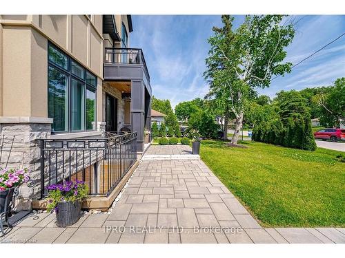 574 Stephens Crescent, Oakville, ON - Outdoor