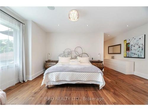 574 Stephens Crescent, Oakville, ON - Indoor Photo Showing Bedroom