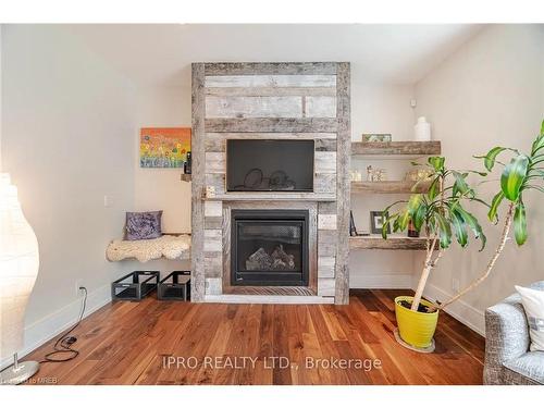 574 Stephens Crescent, Oakville, ON - Indoor Photo Showing Living Room With Fireplace