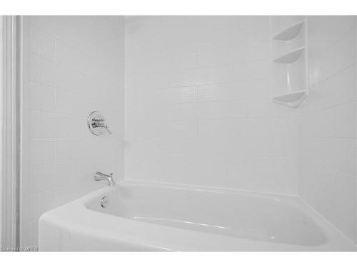 207-2055 Walkers Line, Burlington, ON - Indoor Photo Showing Bathroom
