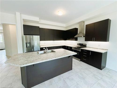 51 Sanford Circle, Springwater, ON - Indoor Photo Showing Kitchen With Double Sink With Upgraded Kitchen