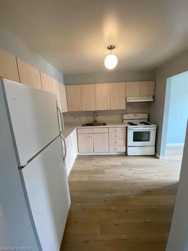 264-100 Brownleigh Avenue, Welland, ON - Indoor Photo Showing Kitchen