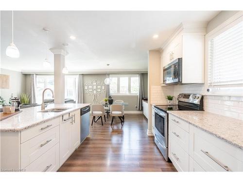 5290 Joel Avenue, Burlington, ON - Indoor Photo Showing Kitchen With Double Sink With Upgraded Kitchen