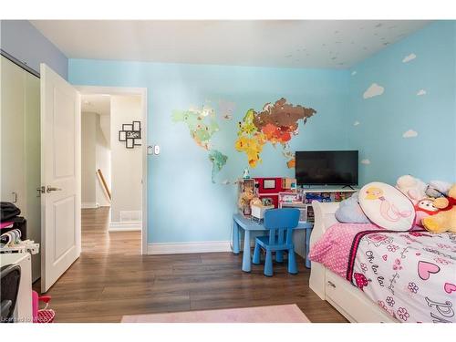 5290 Joel Avenue, Burlington, ON - Indoor Photo Showing Bedroom